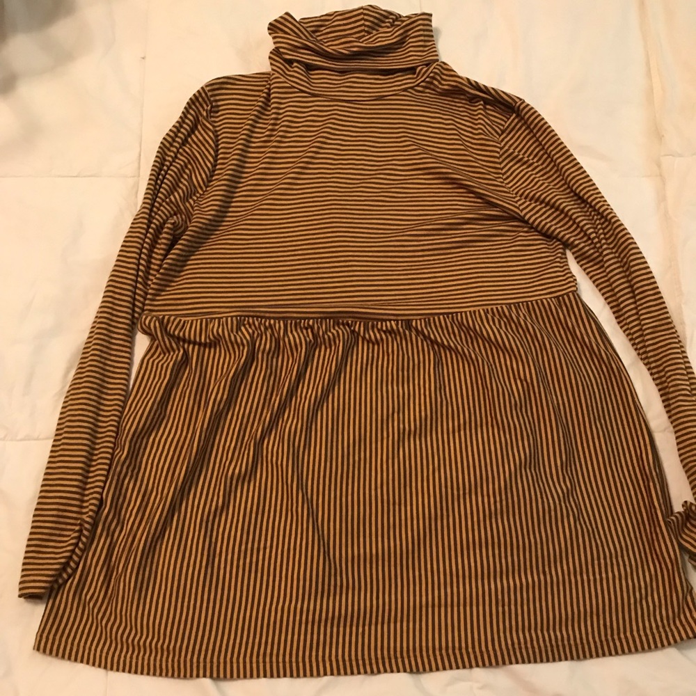 Turtle neck peplum top